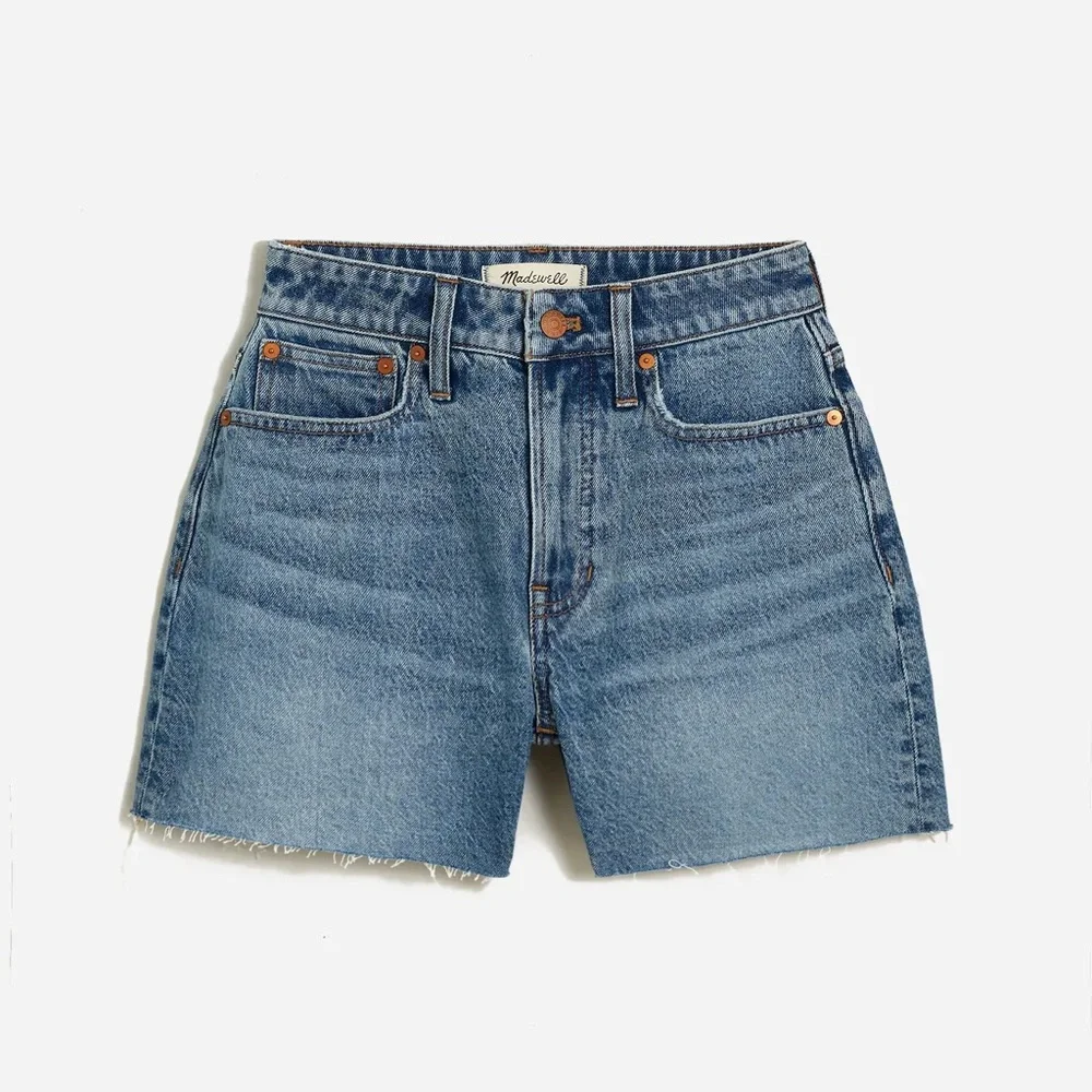 NWOT Madewell Plus Curvy Perfect Vintage Mid-Length Jean Short in Dewberry Wash - Picture 3 of 4